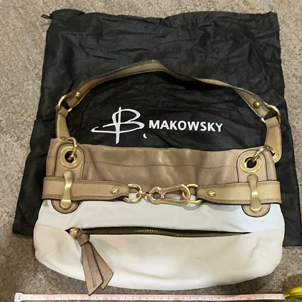 B. Makowsky Beige and White Leather Shoulder Bag - Picture 3 of 8